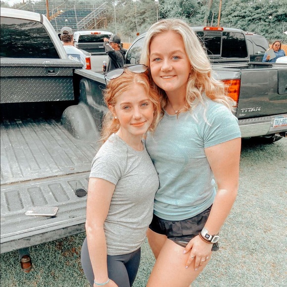 Meet your Posher, Alyssa - Picture 1 of 2